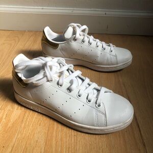 Stan smiths women Adidas size 5 with gold detail
